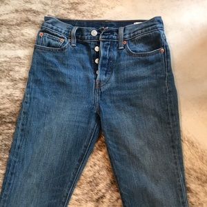 Size 25 Levi’s